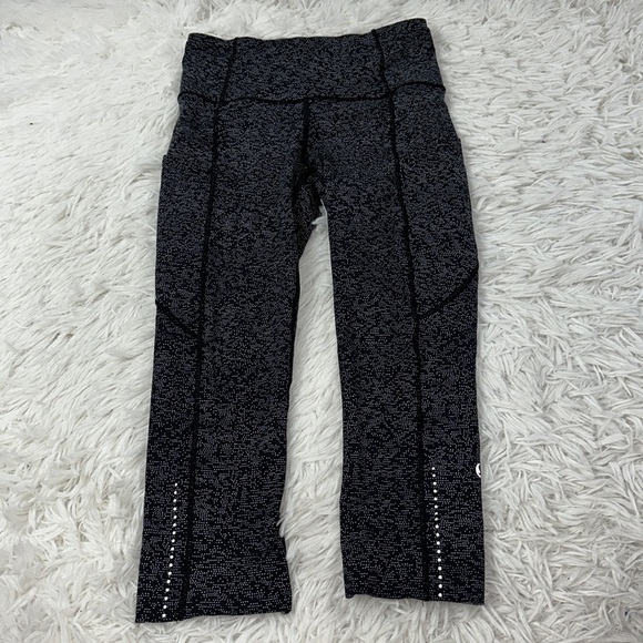 Lululemon Fast & Free Crop II (Nulux 19"") Soundwave Alpine White Black - Picture 2 of 7